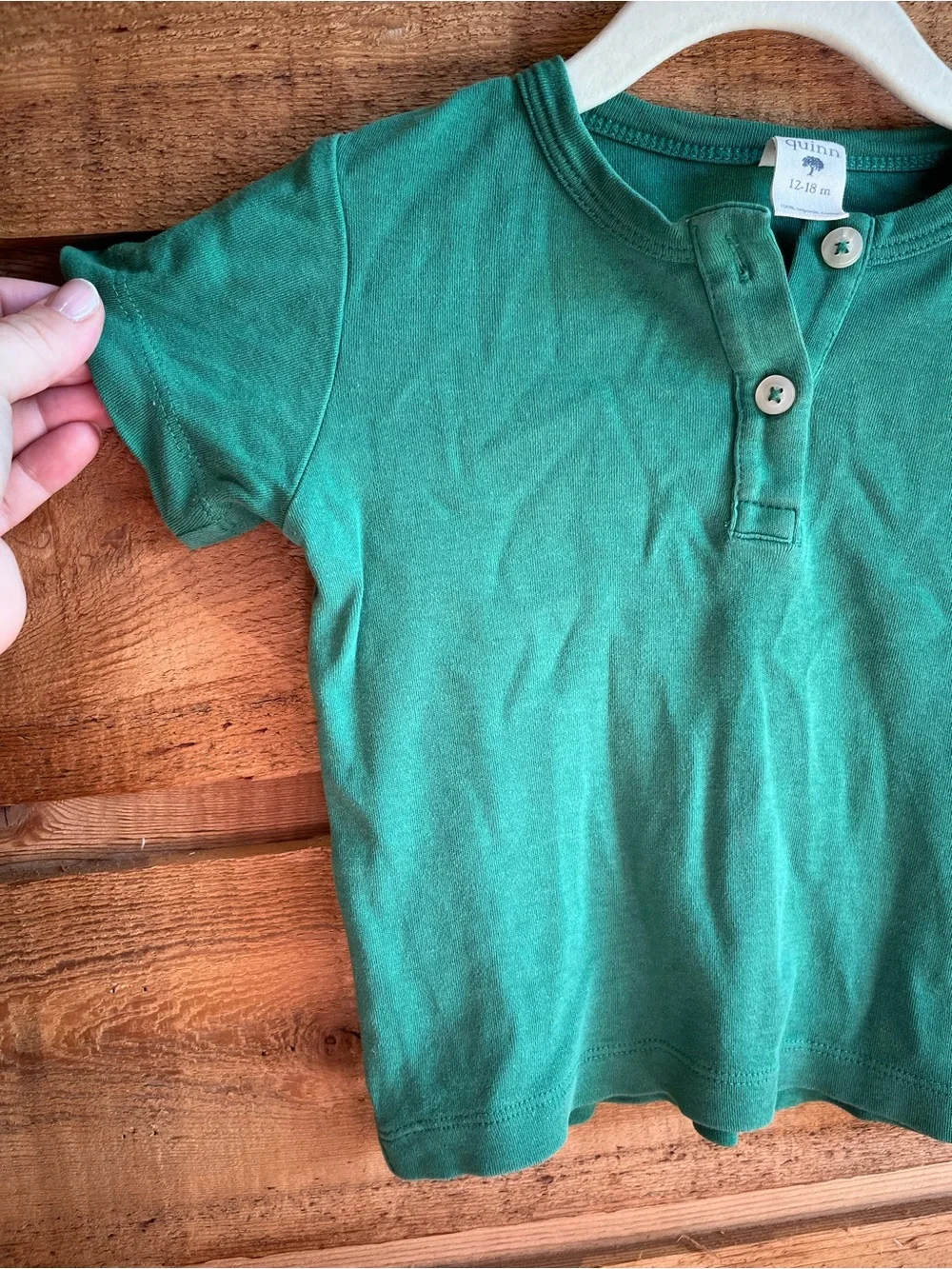 KATE QUINN - Green Organic Cotton Short Sleeve Henley Tee Shirt